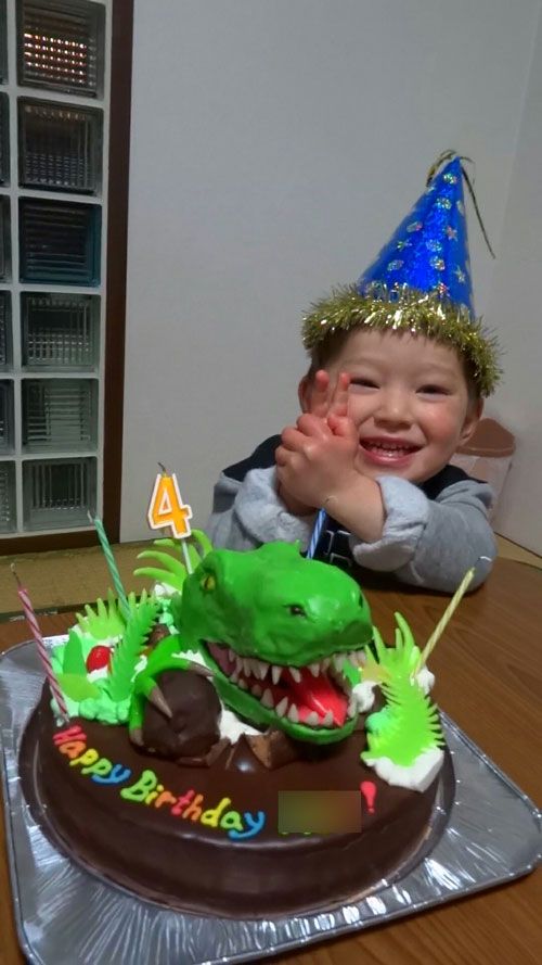 お誕生日ケーキ 恐竜