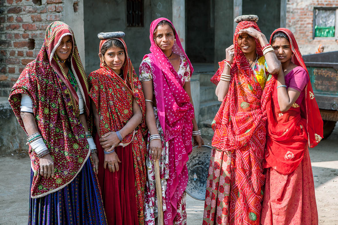 インド の 女性 の 民族 衣装
