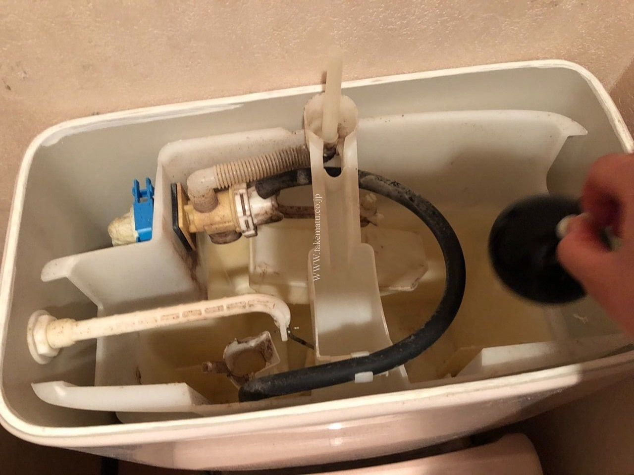 トイレ の タンク 修理