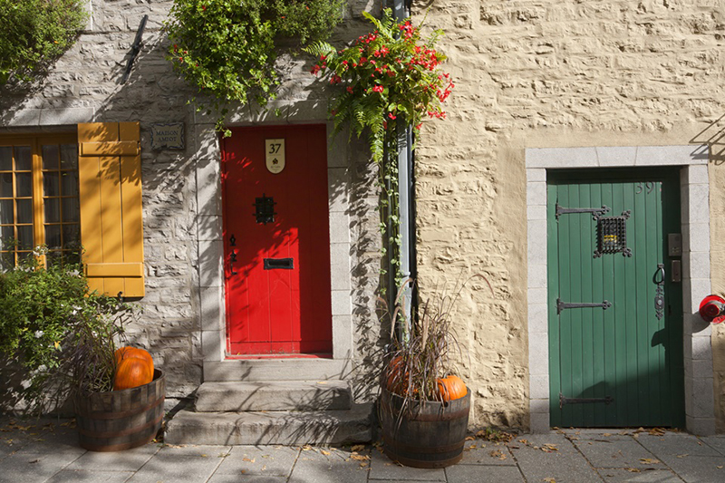 外壁 と 玄関 ドア の 色 風水