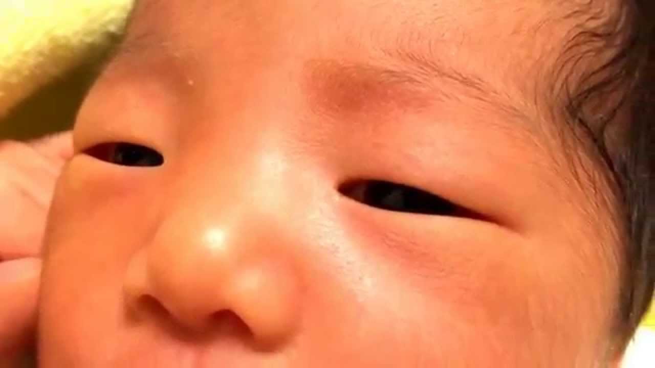 黒目 が 大きい 赤ちゃん